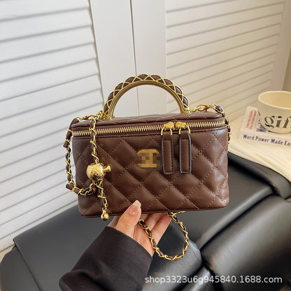 Foreign trade women's bag small fragrance chain box bag 2026 new embroidery thread diamond checkered bag fashion crossbody bag gift box model
حقيبة نسائية للتجارة الخارجية، حقيبة صغيرة بسلسلة عطر، حقيبة جديدة لعام 2026، حقيبة مطرزة بخيوط ماسية مربعة، حقيب