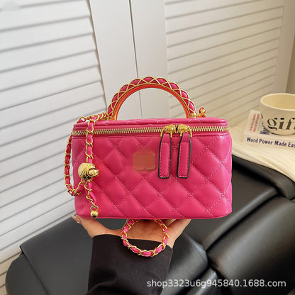 Foreign trade women's bag small fragrance chain box bag 2026 new embroidery thread diamond checkered bag fashion crossbody bag gift box model
حقيبة نسائية للتجارة الخارجية، حقيبة صغيرة بسلسلة عطر، حقيبة جديدة لعام 2026، حقيبة مطرزة بخيوط ماسية مربعة، حقيب