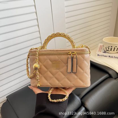 Foreign trade women's bag small fragrance chain box bag 2026 new embroidery thread diamond checkered bag fashion crossbody bag gift box model
حقيبة نسائية للتجارة الخارجية، حقيبة صغيرة بسلسلة عطر، حقيبة جديدة لعام 2026، حقيبة مطرزة بخيوط ماسية مربعة، حقيب