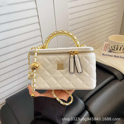 Foreign trade women's bag small fragrance chain box bag 2026 new embroidery thread diamond checkered bag fashion crossbody bag gift box model
حقيبة نسائية للتجارة الخارجية، حقيبة صغيرة بسلسلة عطر، حقيبة جديدة لعام 2026، حقيبة مطرزة بخيوط ماسية مربعة، حقيب